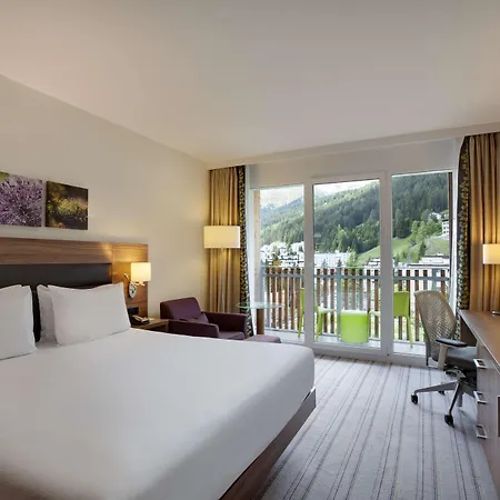 호텔 Hilton Garden