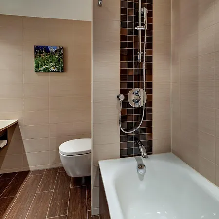Hilton Garden 4*