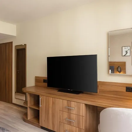 Hilton Garden Hotel 4*