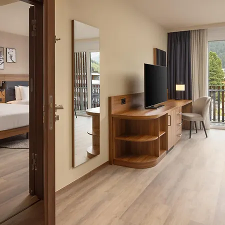 Hilton Garden Hotel 4*