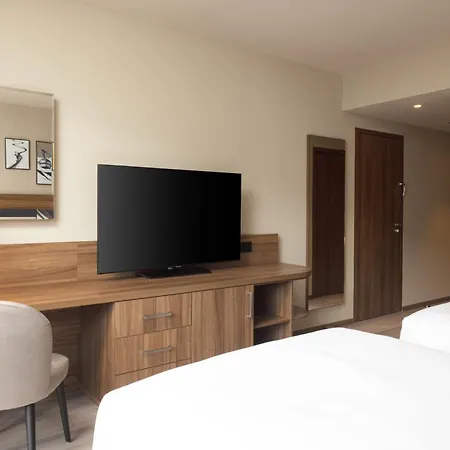 Hilton Garden Hotel 4*