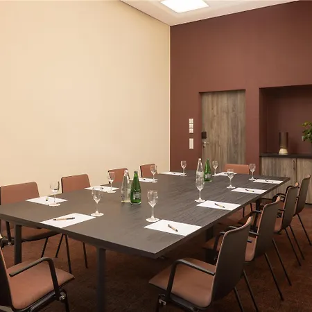 Hilton Garden Hotel 4*