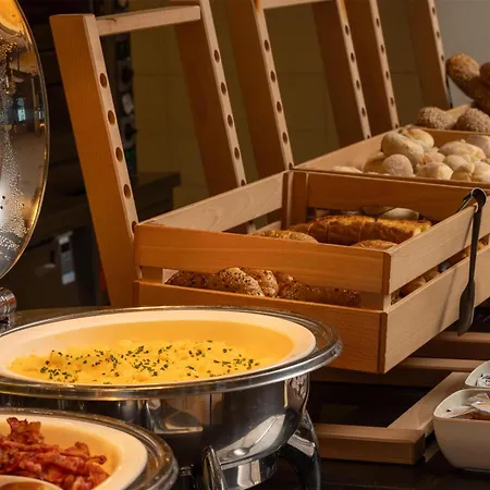 Hilton Garden Hotel 4*