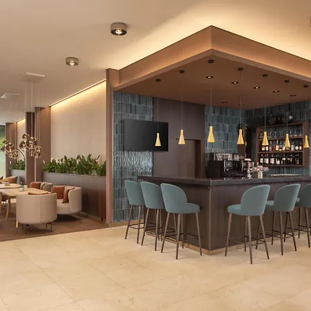 Hilton Garden 4*