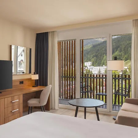 Hilton Garden Hotel 4*