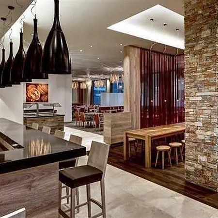 호텔 Hilton Garden 4*