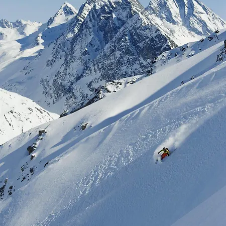 Отель Hilton Garden 4*