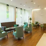 מלון Hilton Garden