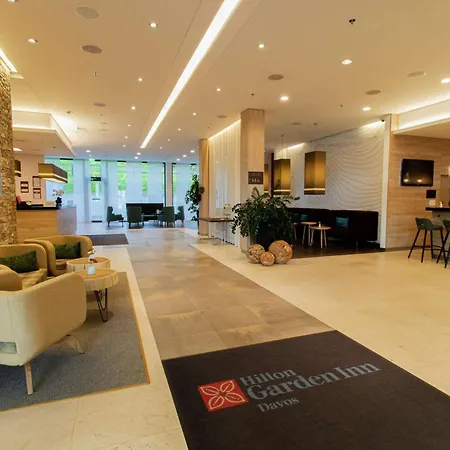 호텔 Hilton Garden